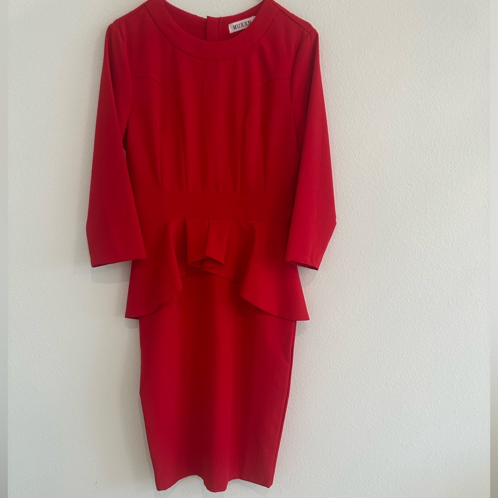 MUXXN  Women’s Crew Neck, Knee Length Pencil Dress